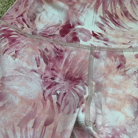 EVOLUTION And CREATION Pink Floral Print Crop Leggings Size Small - Picture 2 of 3